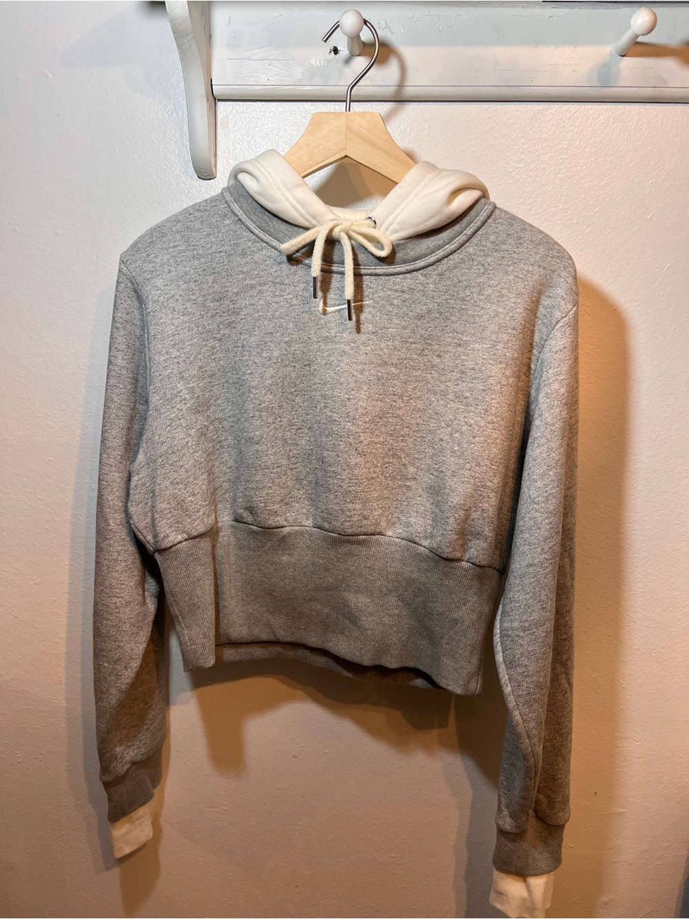 Nike Women’s Gray Cropped Hoodie Funnel Neck Sweatshirt Size S
